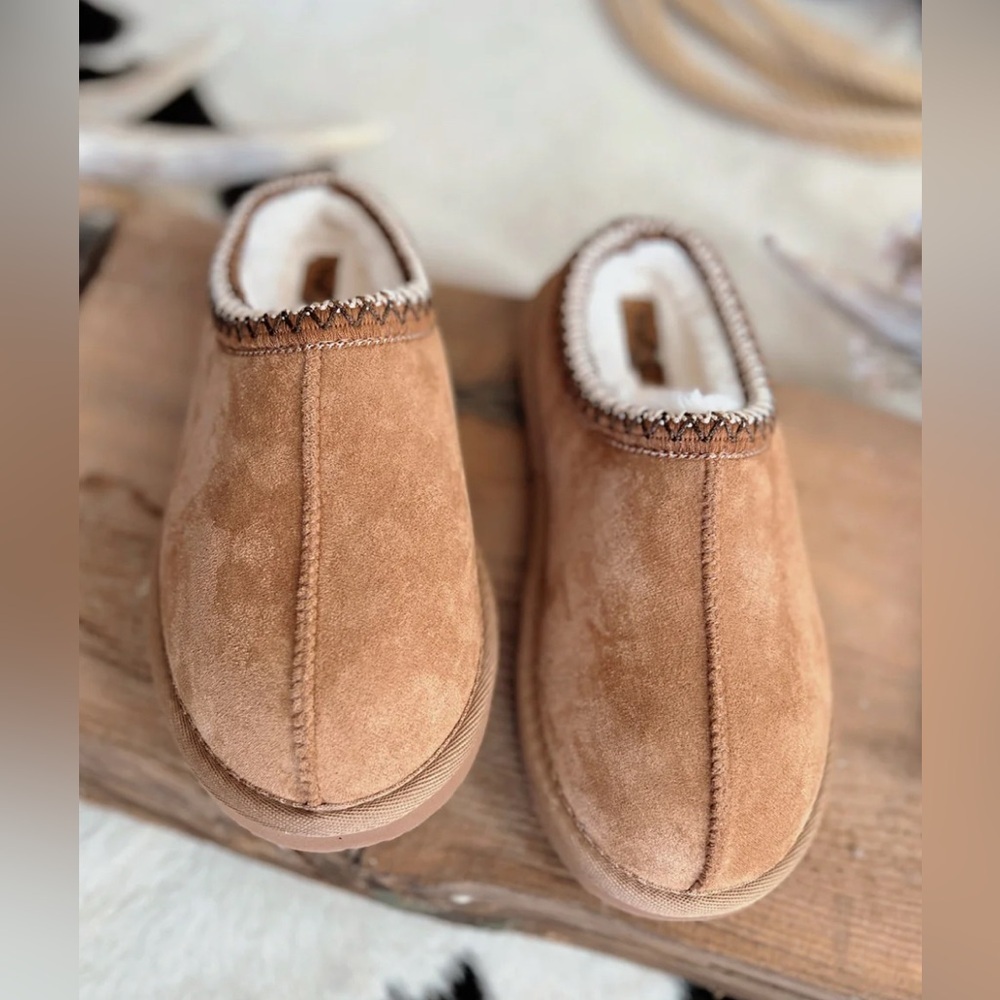 NIB Brand New Very G Sparks Tan Fur Vegan Suede Slip On Slides Shoes Slippers - Picture 9 of 11